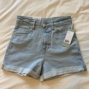 H&M light denim high rise mom jean shorts. Size 4.